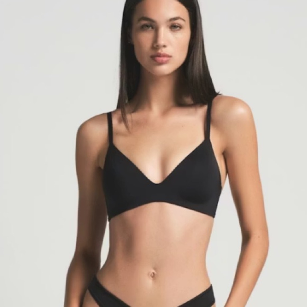 NWT Skims Wireless Form T-shirt Bra